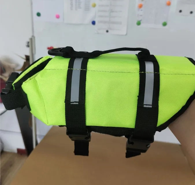 Chaleco Salvavidas para Perros – Reflectante, Ajustable y Diseñado para una Flotabilidad Óptima
