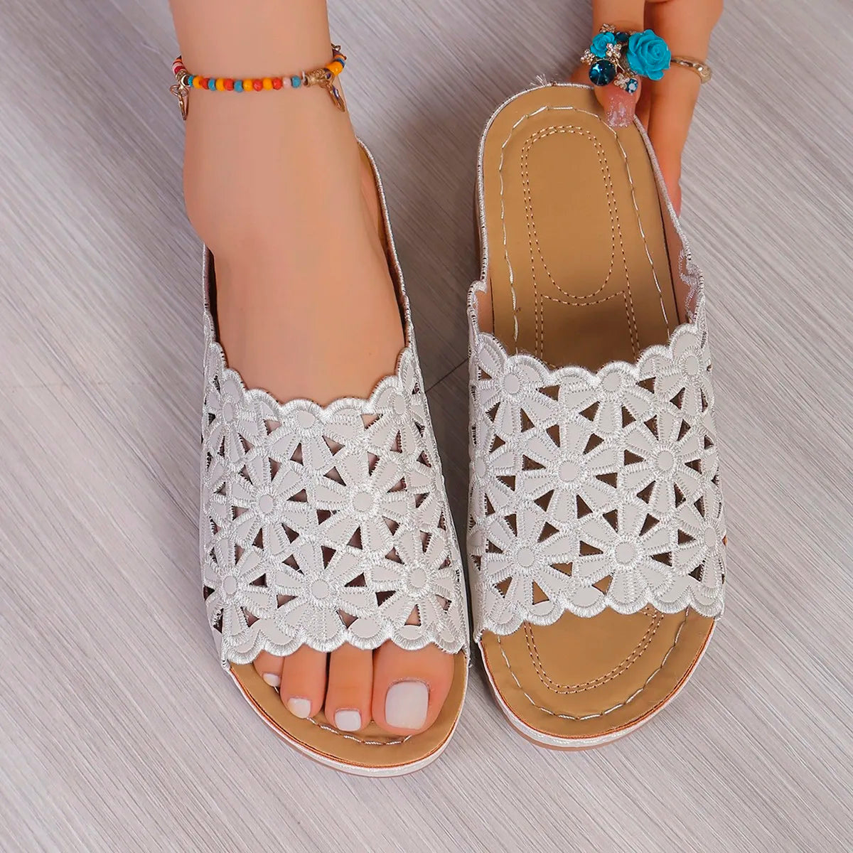 Sandalias casual de cuña caladas — suela gruesa y transpirables