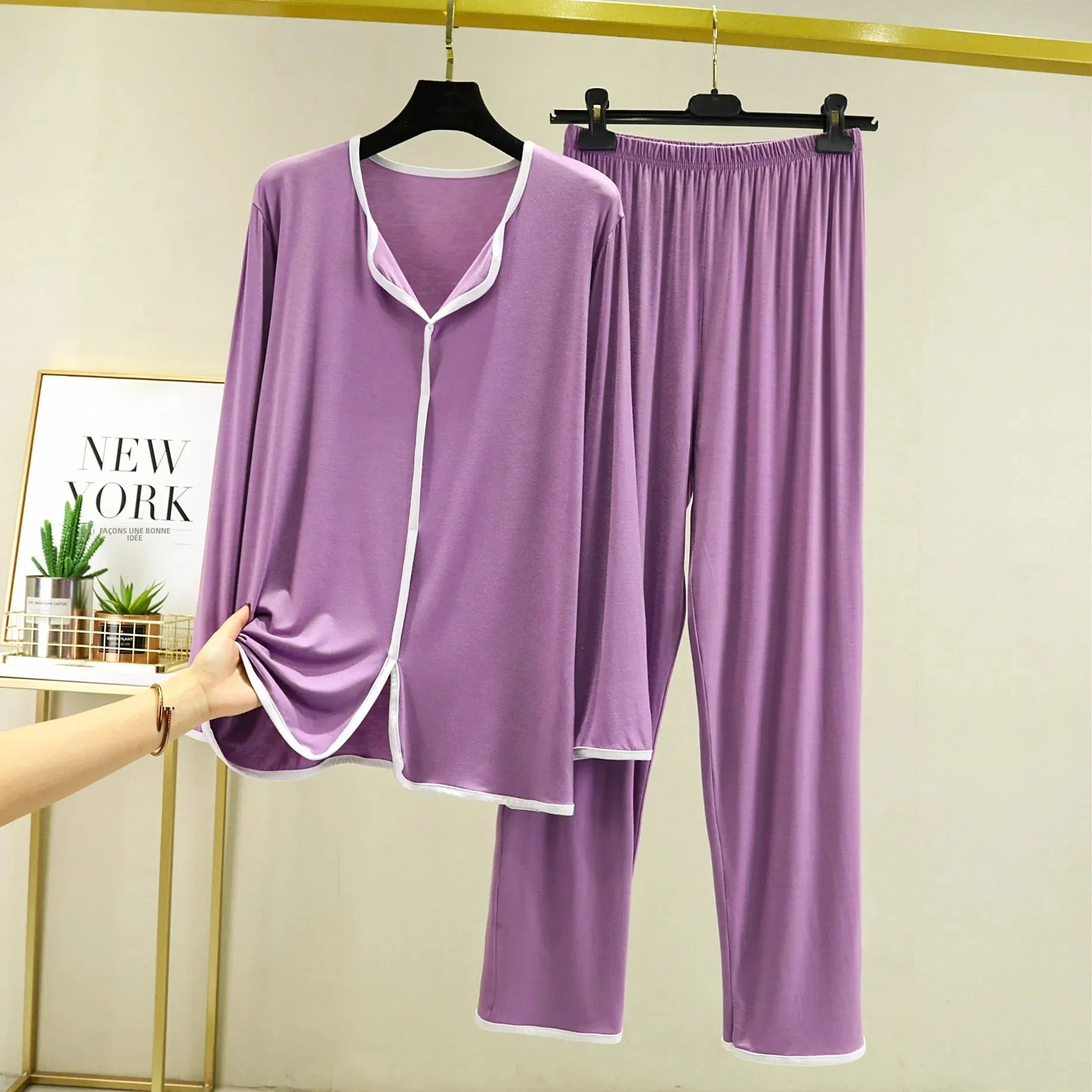 Ensemble Homewear Femme en Modal – Pyjama Chemise Col V & Pantalon Long Ample