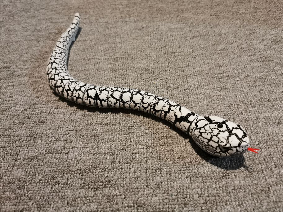 Le serpent rampant télécommandé